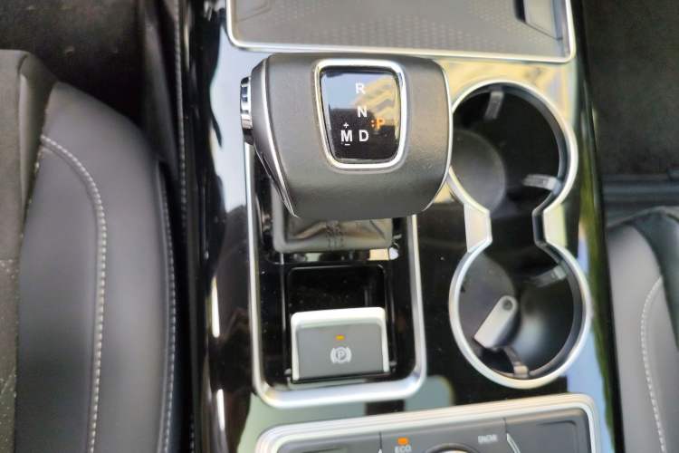 Used Hongqi HS7 2021 2.0T DCT Two-Wheel Drive Smart Connect Flagship Edition Gear Lever