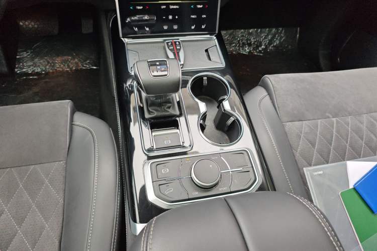 Used Hongqi HS7 2021 2.0T DCT Two-Wheel Drive Smart Connect Flagship Edition Gear Lever