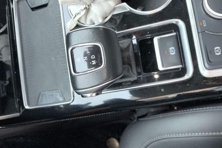 Used Hongqi HS7 2021 2.0T DCT Two-Wheel Drive Smart Connect Flagship Edition Gear Lever