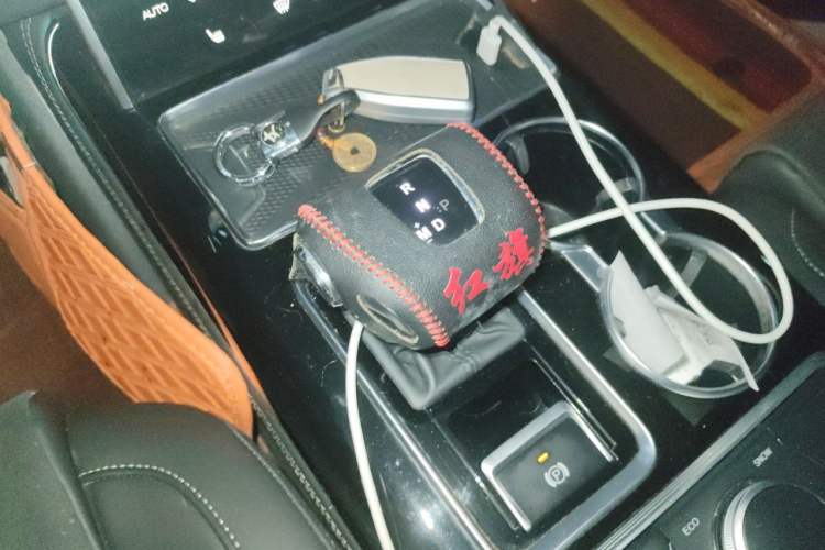 Used Hongqi HS7 2021 2.0T DCT Two-Wheel Drive Smart Connect Flagship Edition Gear Lever