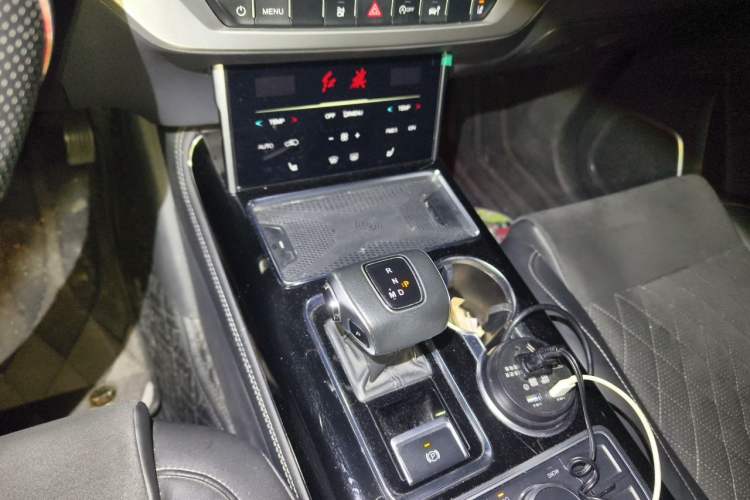 Used Hongqi HS7 2021 2.0T DCT Two-Wheel Drive Smart Connect Flagship Edition Gear Lever