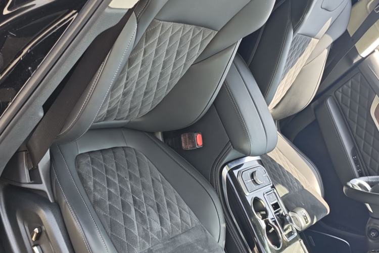 Used Hongqi HS7 2021 2.0T DCT Two-Wheel Drive Smart Connect Flagship Edition Interior 4