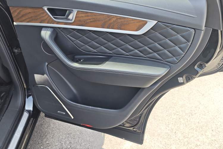 Used Hongqi HS7 2021 2.0T DCT Two-Wheel Drive Smart Connect Flagship Edition Interior 6