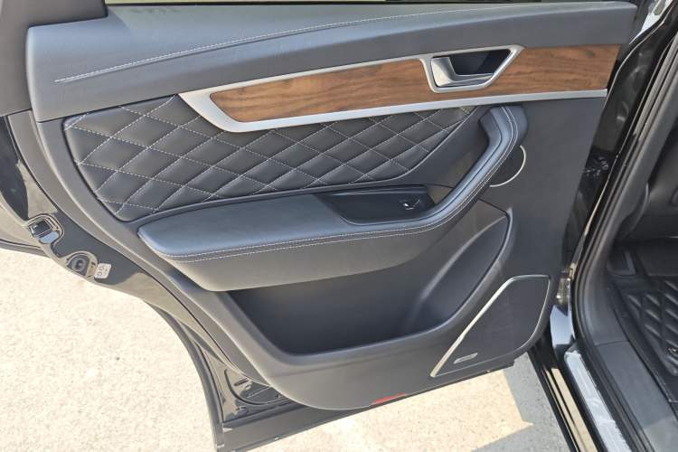 Used Hongqi HS7 2021 2.0T DCT Two-Wheel Drive Smart Connect Flagship Edition Interior 8