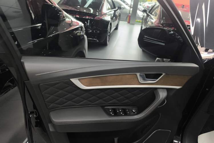 Used Hongqi HS7 2021 3.0T Automatic All-Wheel Drive Smart Connect Flagship Edition Left Front Door Interior