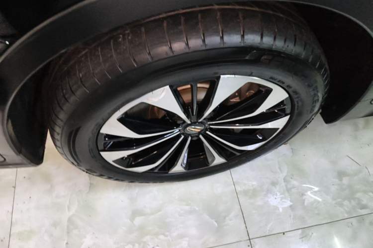 Used Hongqi HS7 2021 2.0T DCT Two-Wheel Drive Smart Connect Flagship Edition Left Front Wheel Hub