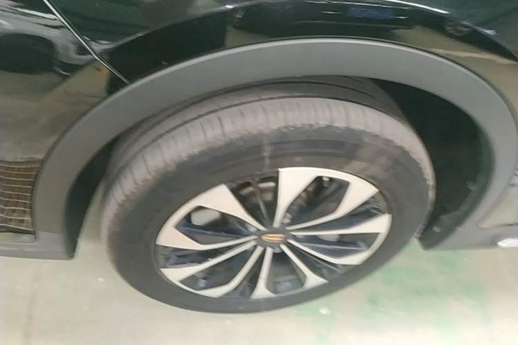 Used Hongqi HS7 2021 3.0T Automatic All-Wheel Drive ZhiLian Flagship Edition Left Front Wheel Hub