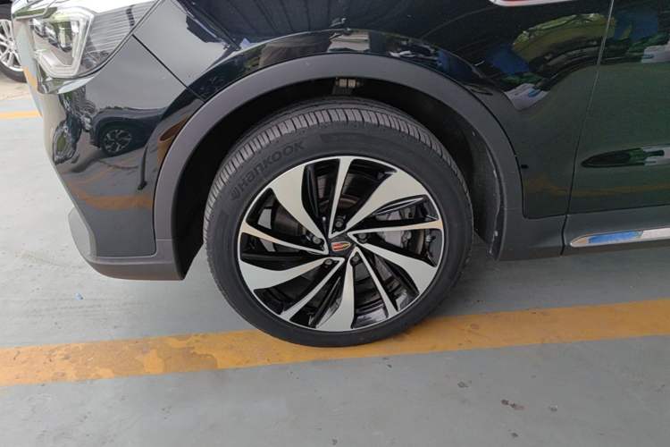 Used Hongqi HS7 2021 2.0T DCT Two-Wheel Drive Smart Connect Flagship Edition Left Front Wheel Hub