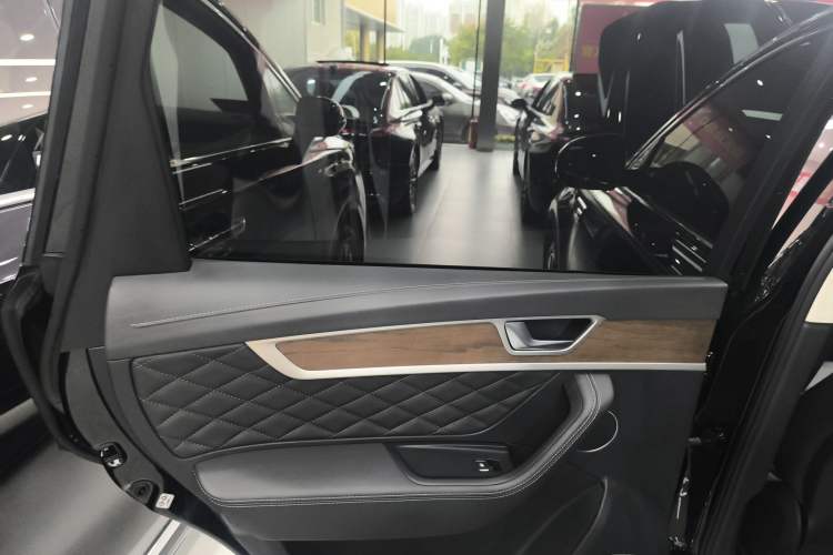 Used Hongqi HS7 2021 3.0T Automatic All-Wheel Drive Smart Connect Flagship Edition Left Rear Door Interior