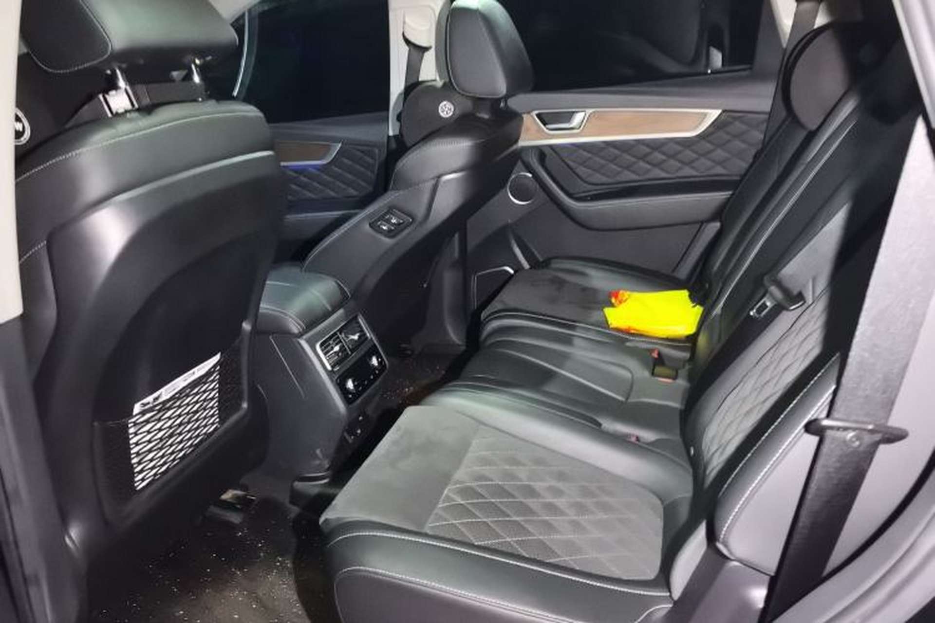 Used Hongqi HS7 2021 2.0T DCT Two-Wheel Drive Smart Connect Flagship Edition Left Rear Seat