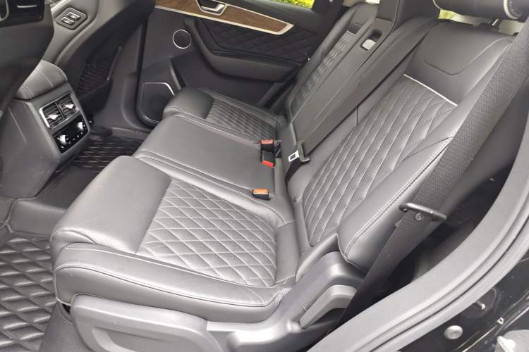Used Hongqi HS7 2021 3.0T Automatic All-Wheel Drive Smart Connect Flagship Edition Left Rear Seat