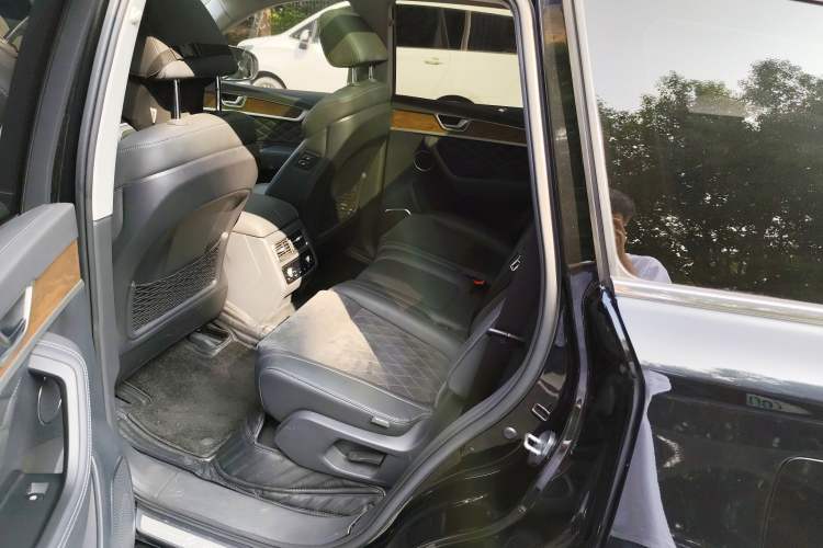 Used Hongqi HS7 2021 2.0T DCT Two-Wheel Drive Smart Connect Flagship Edition Left Rear Seat