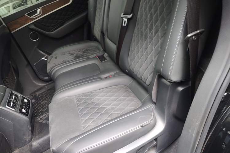 Used Hongqi HS7 2021 2.0T DCT Two-Wheel Drive Smart Connect Flagship Edition Left Rear Seat