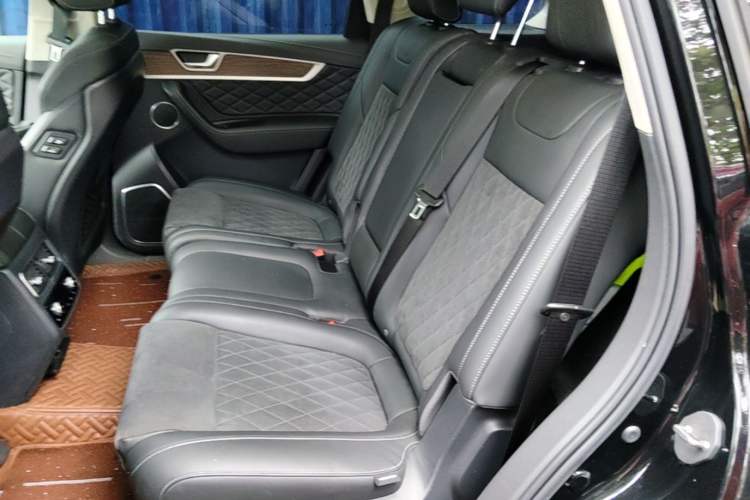 Used Hongqi HS7 2021 3.0T Automatic All-Wheel Drive Smart Connect Flagship Edition Left Rear Seat