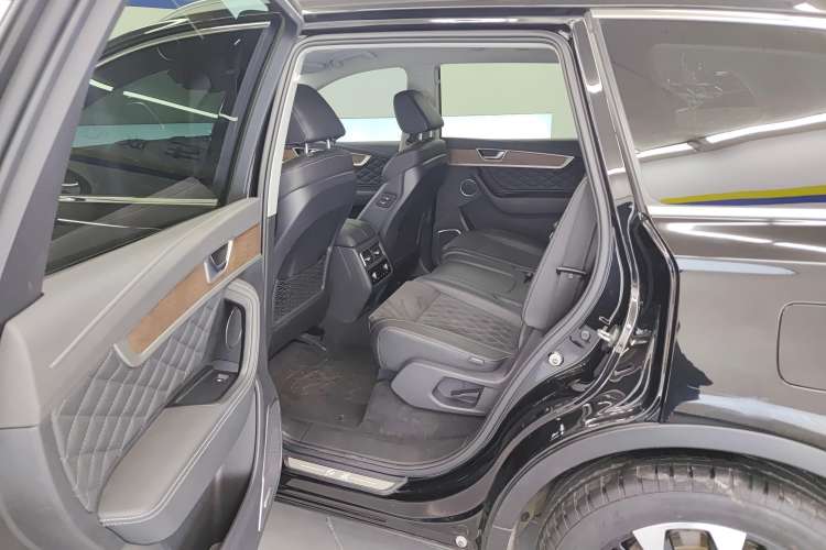 Used Hongqi HS7 2021 2.0T DCT Two-Wheel Drive Smart Connect Flagship Edition Left Rear Seat