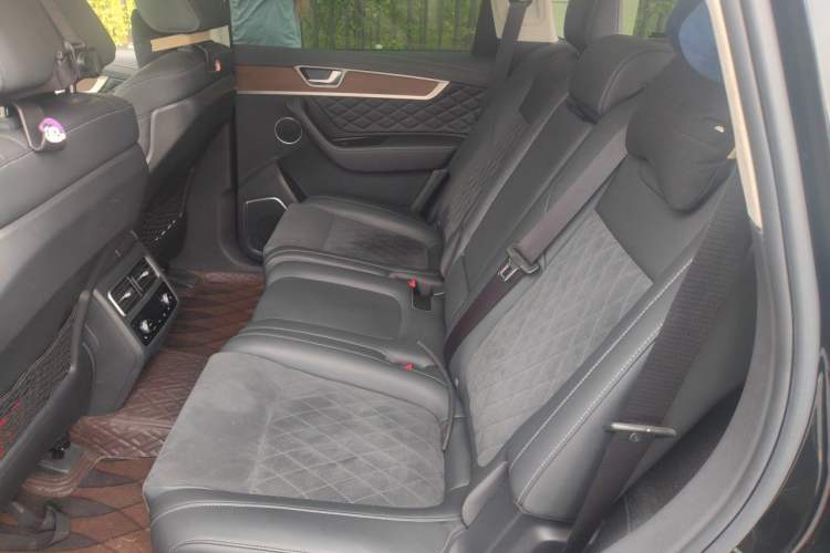 Used Hongqi HS7 2021 2.0T DCT Two-Wheel Drive Smart Connect Flagship Edition Left Rear Seat