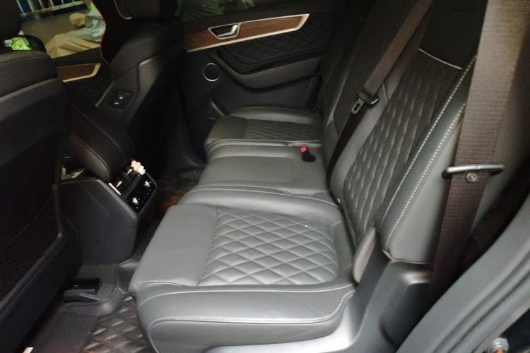 Used Hongqi HS7 2021 3.0T Automatic All-Wheel Drive Smart Connect Flagship Edition Left Rear Seat