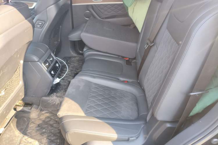 Used Hongqi HS7 2021 2.0T DCT Two-Wheel Drive Smart Connect Flagship Edition Left Rear Seat