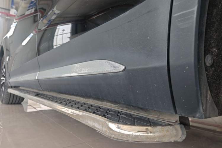 Used Hongqi HS7 2021 2.0T DCT Two-Wheel Drive Smart Connect Flagship Edition Left Side Sill