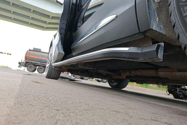 Used Hongqi HS7 2021 2.0T DCT Two-Wheel Drive Smart Connect Flagship Edition Left Side Sill