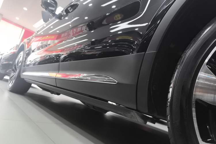 Used Hongqi HS7 2021 3.0T Automatic All-Wheel Drive Smart Connect Flagship Edition Left Side Sill