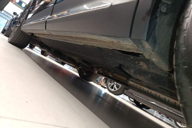 Used Hongqi HS7 2021 2.0T DCT Two-Wheel Drive Smart Connect Flagship Edition Left Side Sill