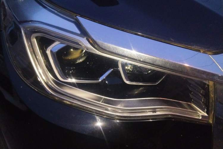 Used Hongqi HS7 2021 2.0T DCT Two-Wheel Drive Smart Connect Flagship Edition Right Front Headlight