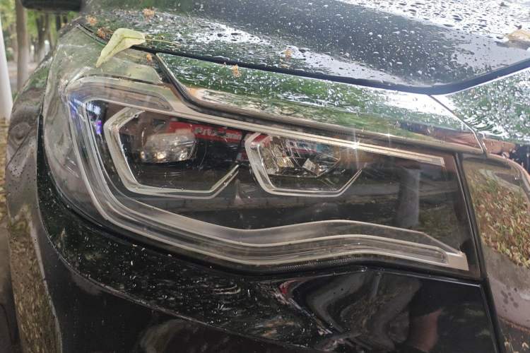 Used Hongqi HS7 2021 2.0T DCT Two-Wheel Drive Smart Connect Flagship Edition Right Front Headlight