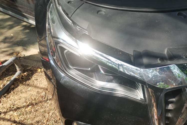 Used Hongqi HS7 2021 2.0T DCT Two-Wheel Drive Smart Connect Flagship Edition Right Front Headlight