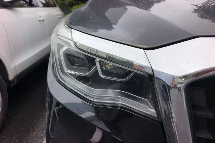 Used Hongqi HS7 2021 2.0T DCT Two-Wheel Drive Smart Connect Flagship Edition Right Front Headlight