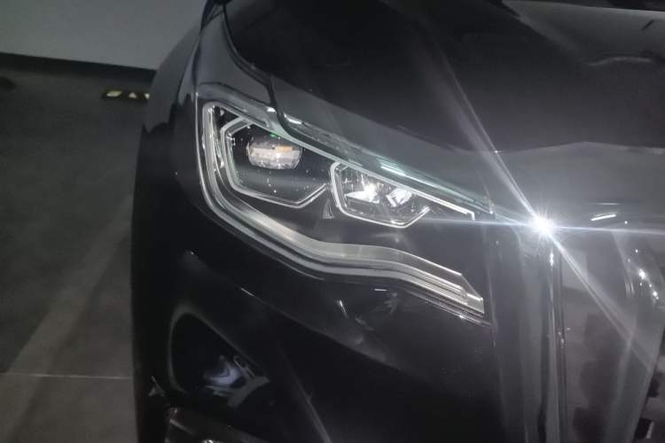Used Hongqi HS7 2021 3.0T Automatic All-Wheel Drive Smart Connect Flagship Edition Right Front Headlight