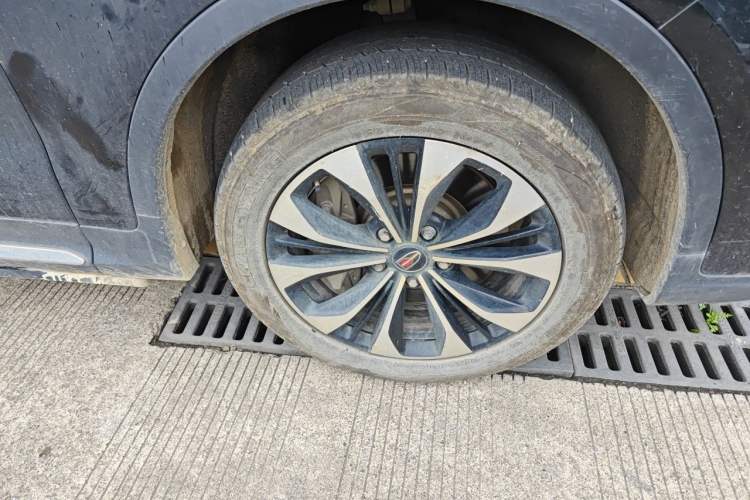 Used Hongqi HS7 2021 2.0T DCT Two-Wheel Drive Smart Connect Flagship Edition Right Front Wheel Hub
