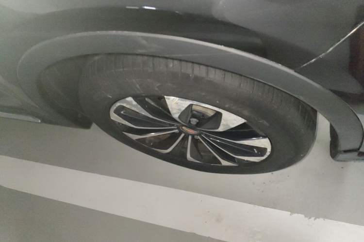 Used Hongqi HS7 2021 2.0T DCT Two-Wheel Drive Smart Connect Flagship Edition Right Front Wheel Hub