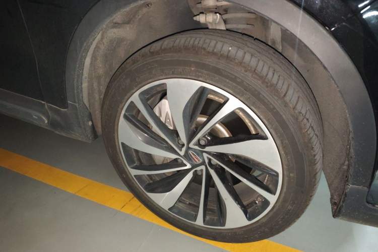 Used Hongqi HS7 2021 2.0T DCT Two-Wheel Drive Smart Connect Flagship Edition Right Front Wheel Hub