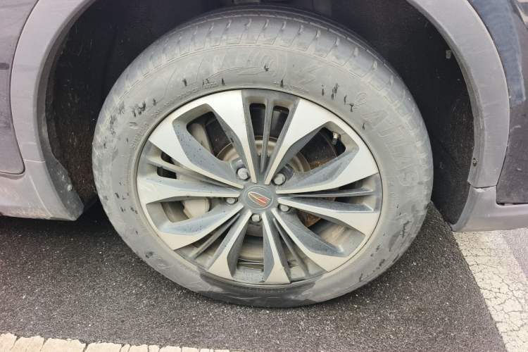 Used Hongqi HS7 2021 2.0T DCT Two-Wheel Drive Smart Connect Flagship Edition Right Front Wheel Hub