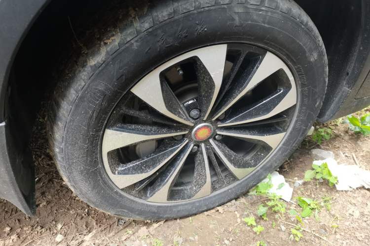 Used Hongqi HS7 2021 3.0T Automatic All-Wheel Drive Smart Connect Flagship Edition Right Front Wheel Hub