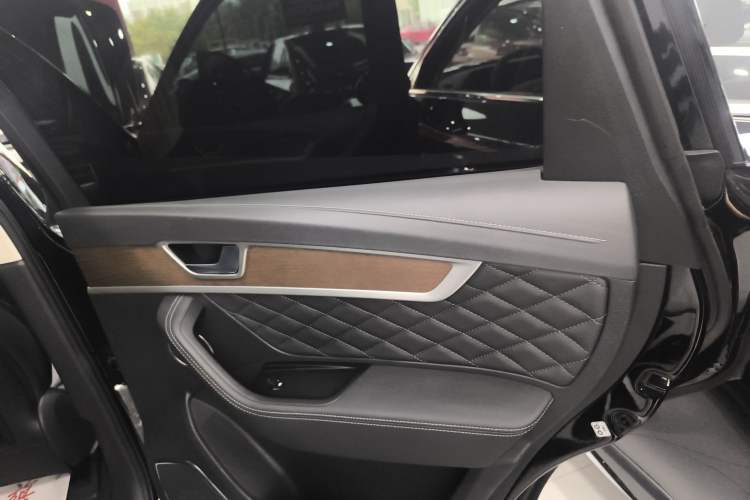 Used Hongqi HS7 2021 3.0T Automatic All-Wheel Drive Smart Connect Flagship Edition Right Rear Door Interior