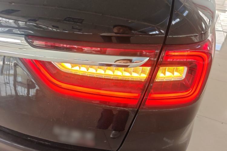 Used Hongqi HS7 2021 2.0T DCT Two-Wheel Drive Smart Connect Flagship Edition Right Rear Taillight