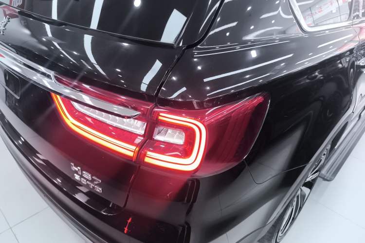 Used Hongqi HS7 2021 3.0T Automatic All-Wheel Drive Smart Connect Flagship Edition Right Rear Taillight