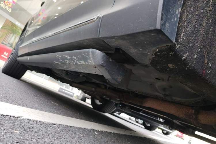 Used Hongqi HS7 2021 2.0T DCT Two-Wheel Drive Smart Connect Flagship Edition Right Side Sill