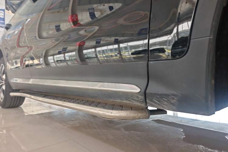Used Hongqi HS7 2021 2.0T DCT Two-Wheel Drive Smart Connect Flagship Edition Right Side Sill