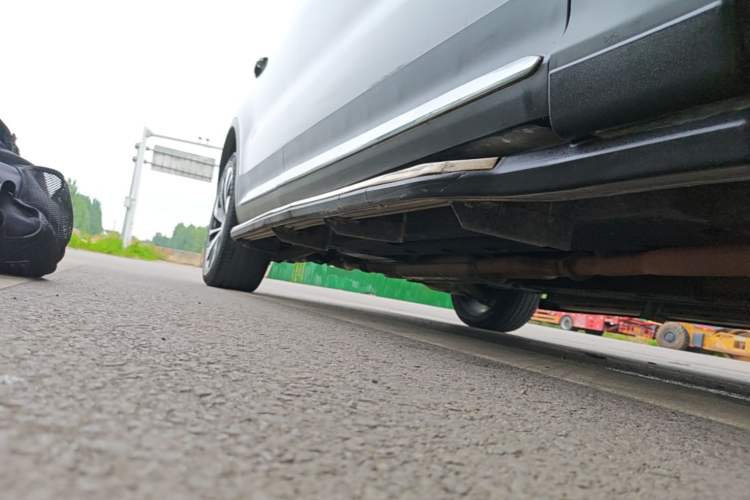 Used Hongqi HS7 2021 2.0T DCT Two-Wheel Drive Smart Connect Flagship Edition Right Side Sill