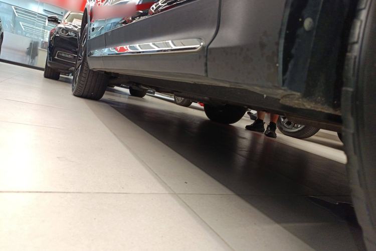 Used Hongqi HS7 2021 2.0T DCT Two-Wheel Drive Smart Connect Flagship Edition Right Side Sill