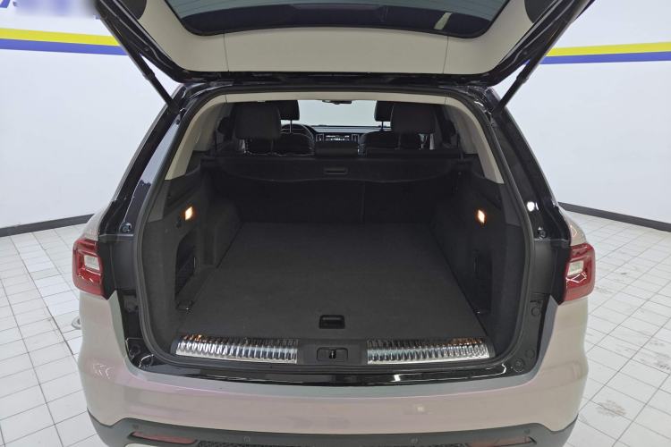 Used Hongqi HS7 2021 2.0T DCT Two-Wheel Drive Smart Connect Flagship Edition Trunk