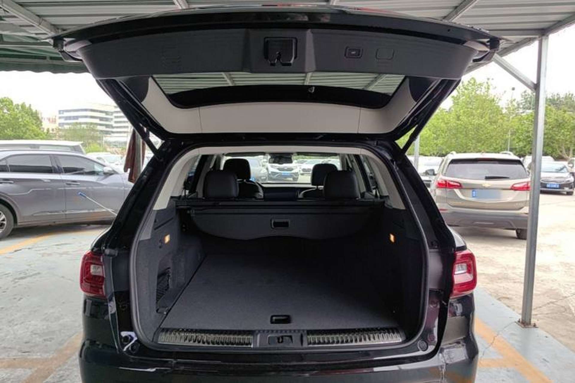 Used Hongqi HS7 2021 2.0T DCT Two-Wheel Drive Smart Connect Flagship Edition Trunk