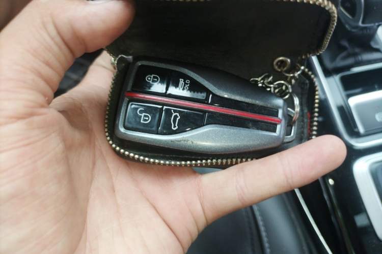 Used Hongqi HS7 2021 2.0T DCT Two-Wheel Drive Smart Connect Flagship Edition Vehicle Key