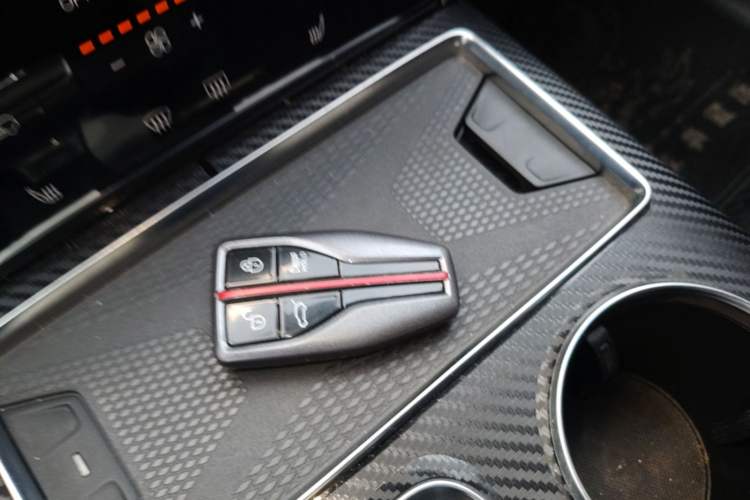 Used Hongqi HS7 2021 2.0T DCT Two-Wheel Drive Smart Connect Flagship Edition Vehicle Key