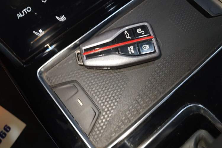 Used Hongqi HS7 2021 2.0T DCT Two-Wheel Drive Smart Connect Flagship Edition Vehicle Key