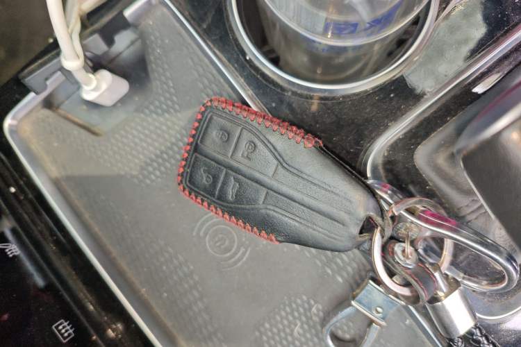 Used Hongqi HS7 2021 2.0T DCT Two-Wheel Drive Smart Connect Flagship Edition Vehicle Key