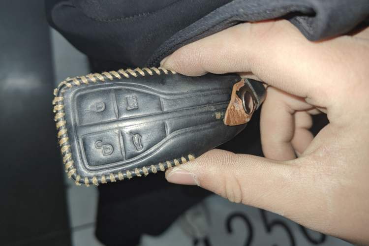 Used Hongqi HS7 2021 2.0T DCT Two-Wheel Drive Smart Connect Flagship Edition Vehicle Key